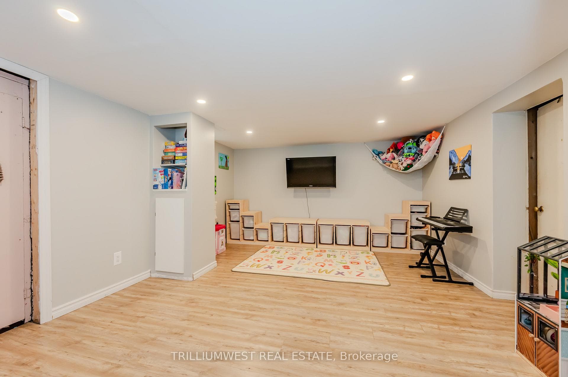 152 Donald Street photo 24