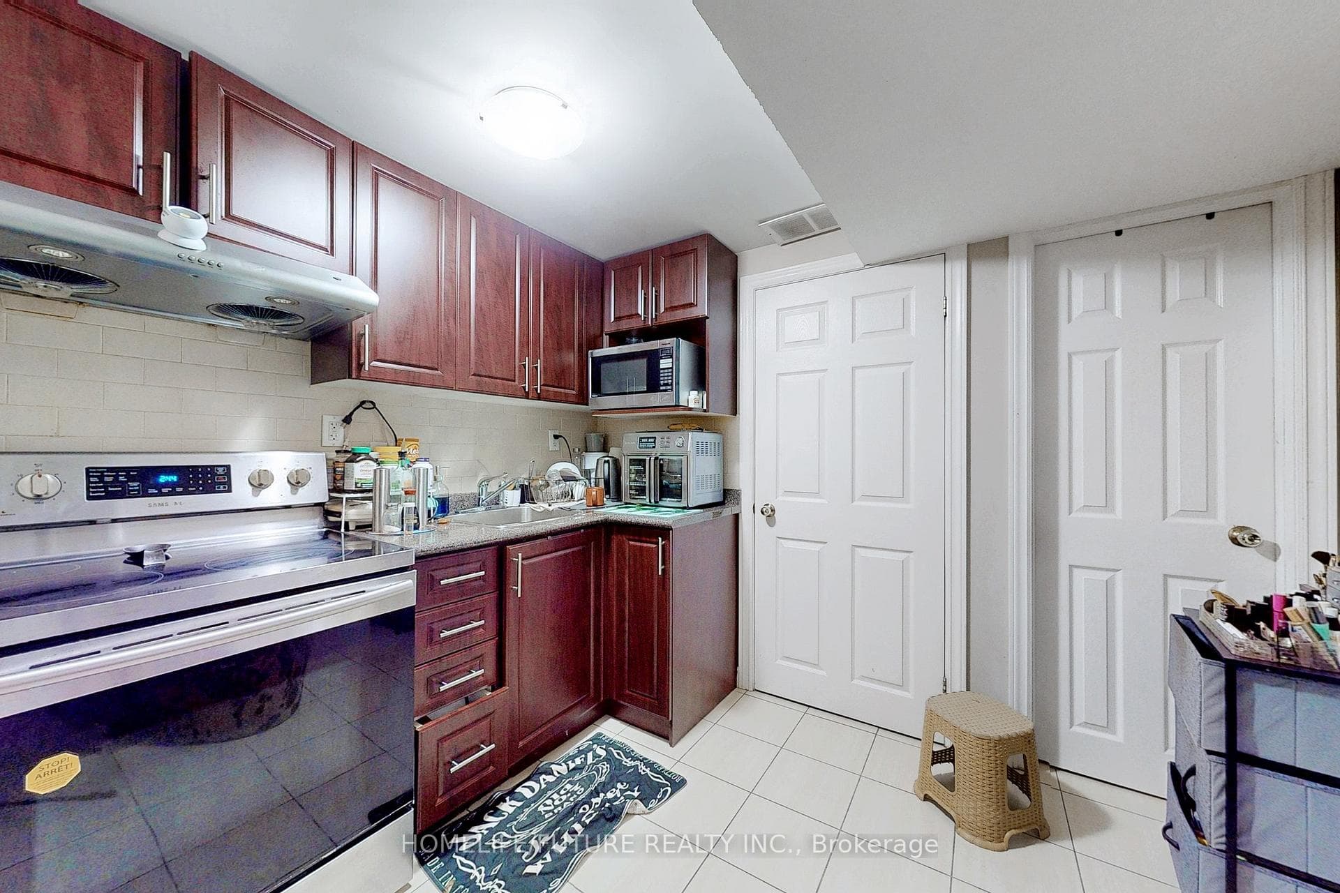 102 Stather Crescent photo 37