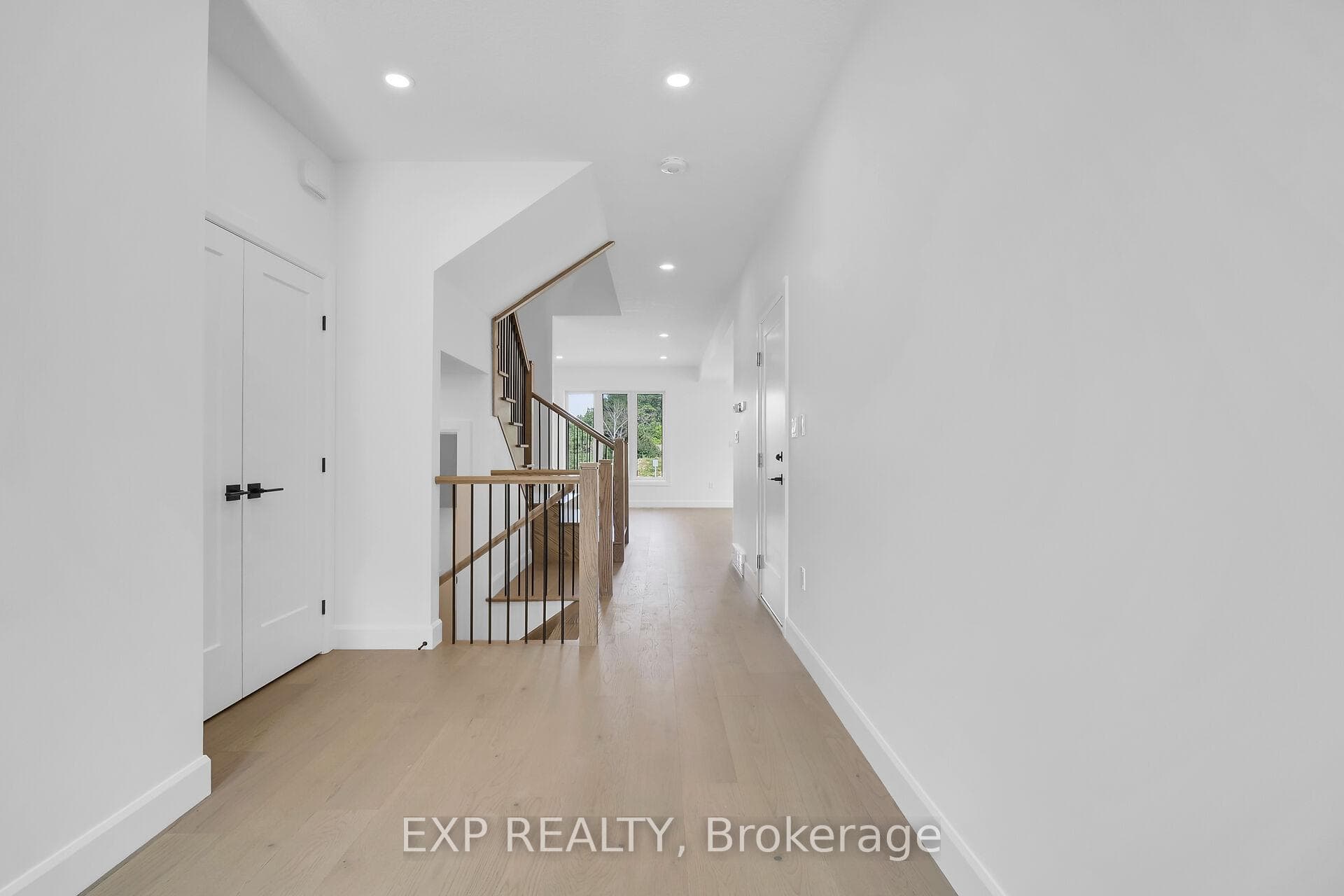 424 Old Wonderland Road photo 3