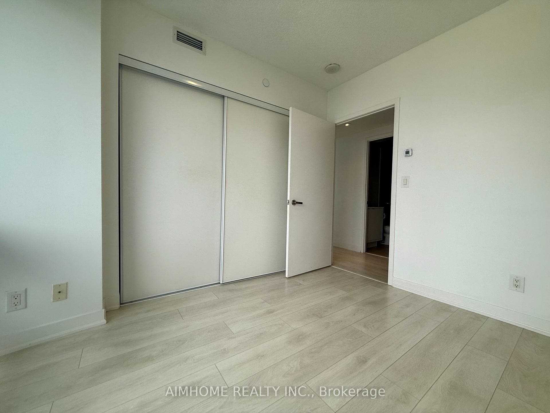 88 Harbour Street Unit 5304 photo 16