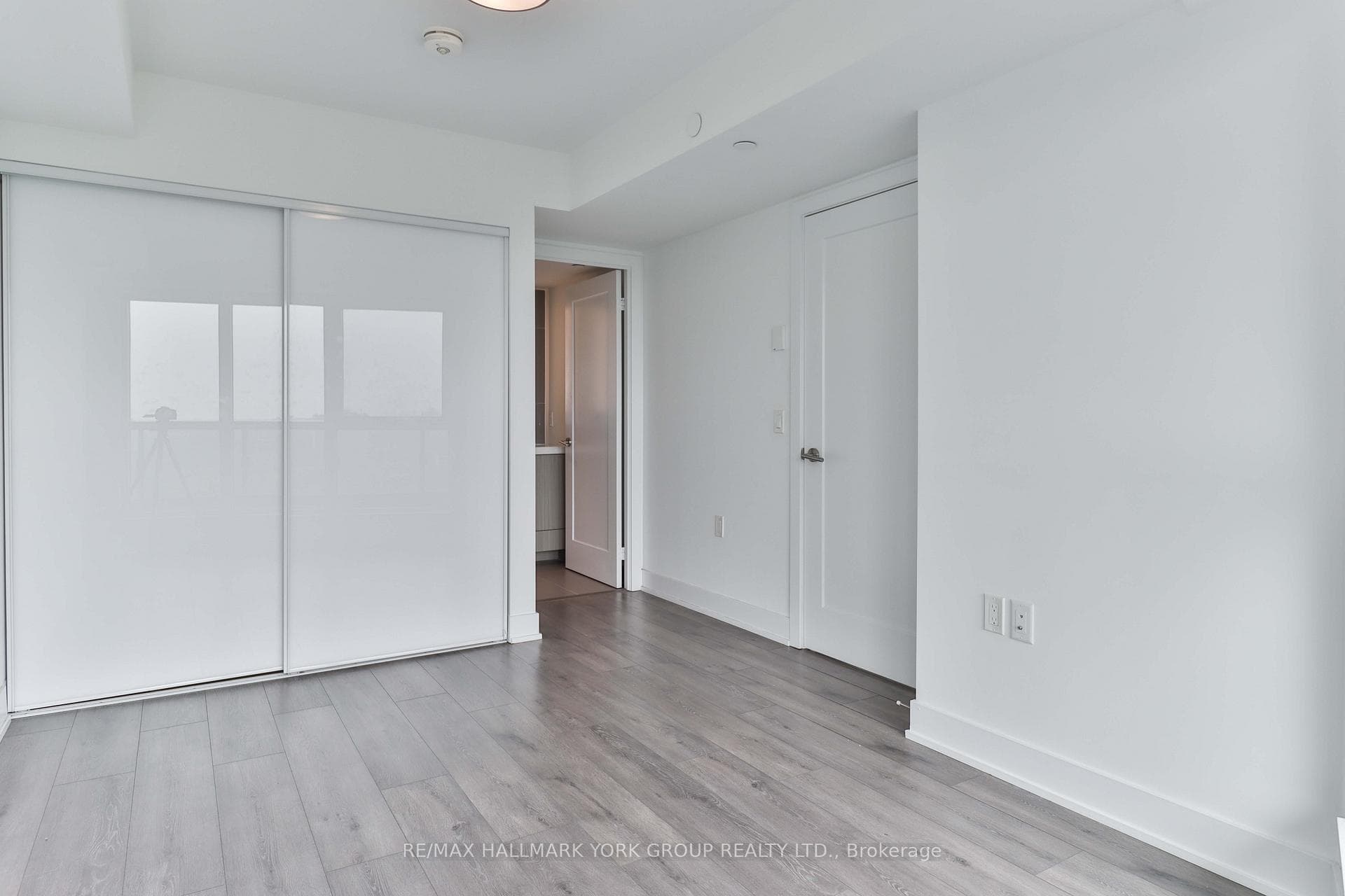 585 Bloor Street Unit 2017 photo 17