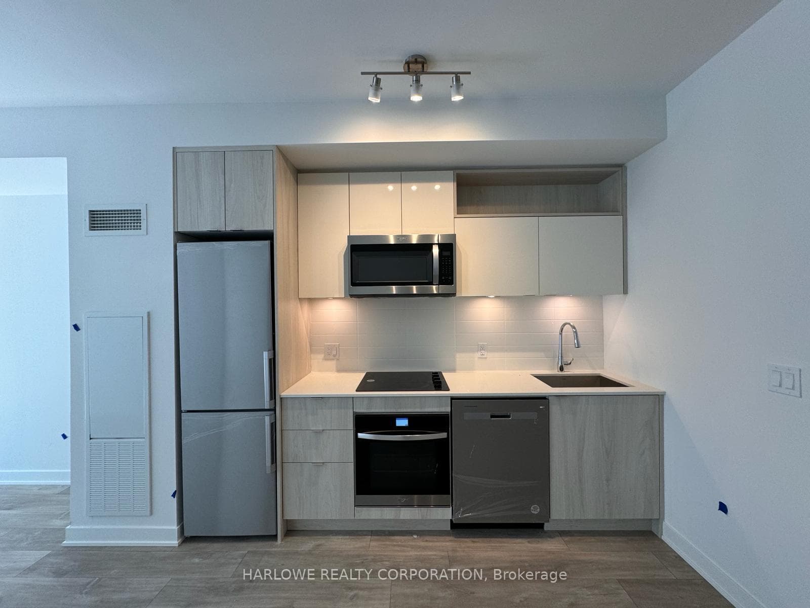 70 Princess Street Unit 2011 E photo 2