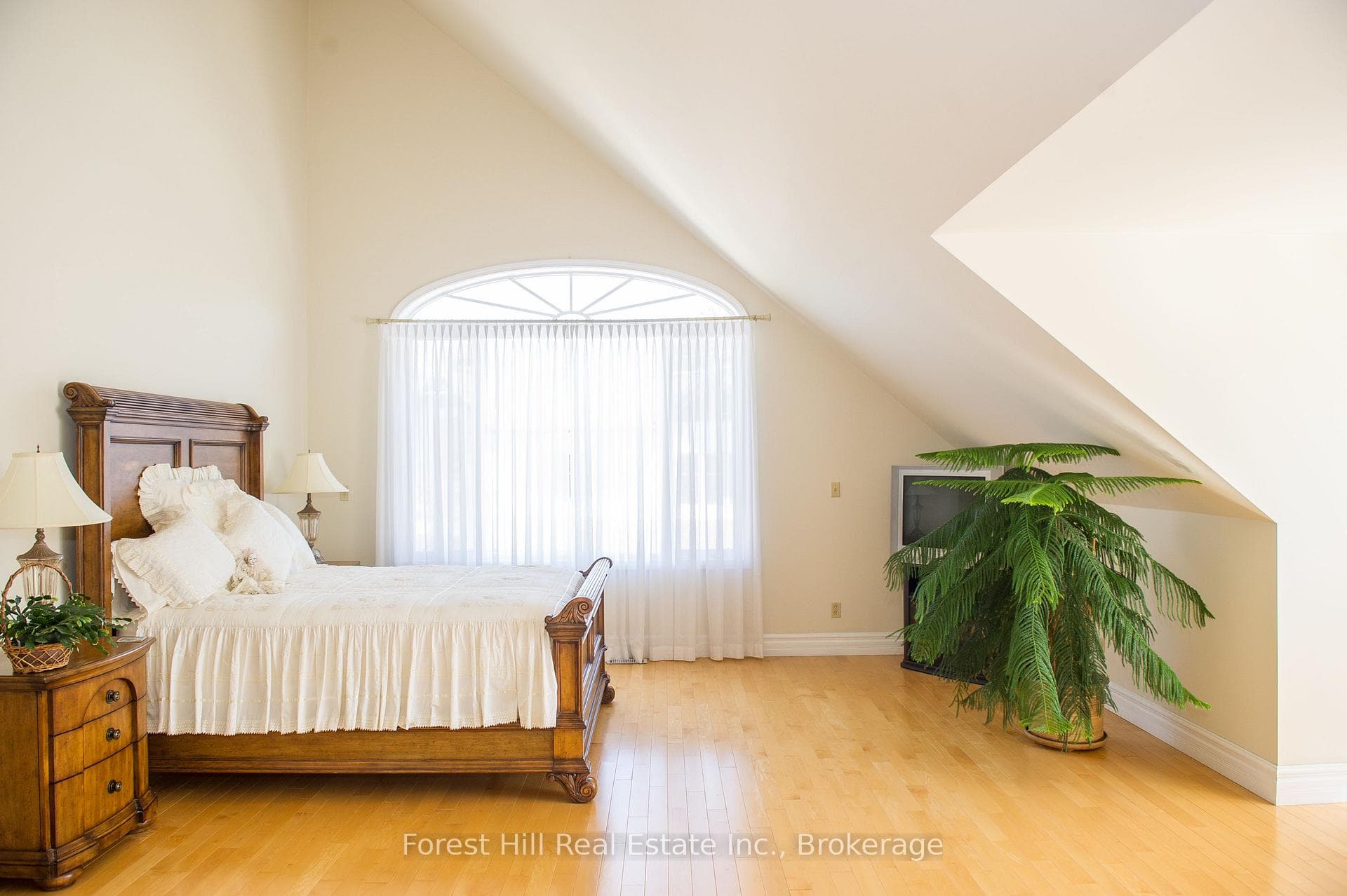 1066 Main Street photo 12