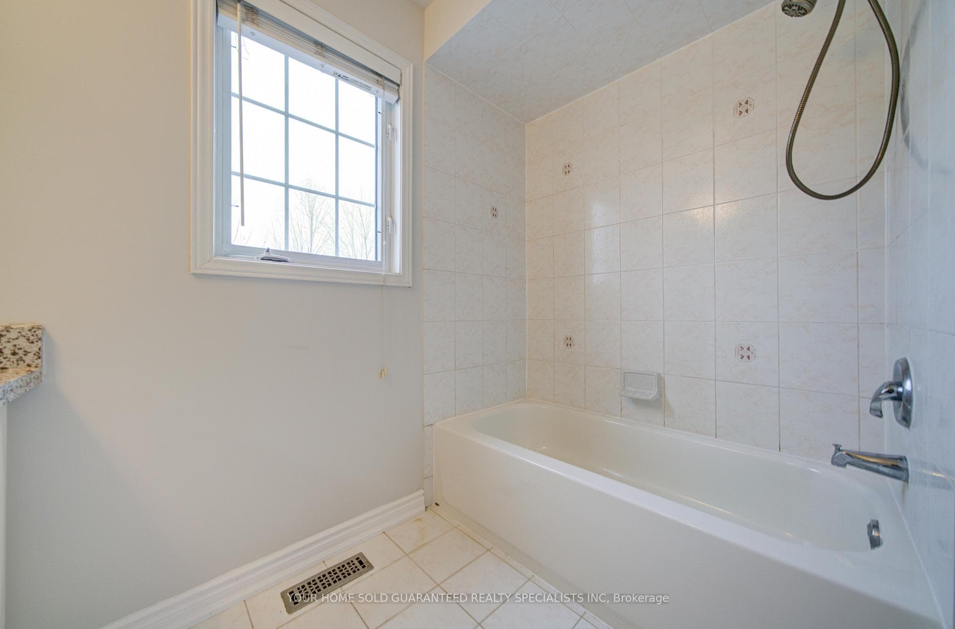 58 Warren Bradley Street photo 15