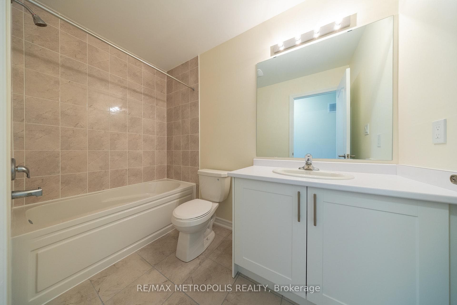 60 Mountainside Crescent photo 20