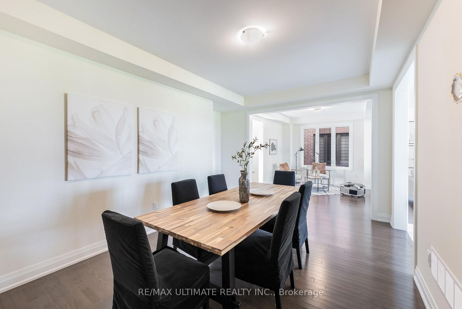 22 Bavenden Crescent photo 5