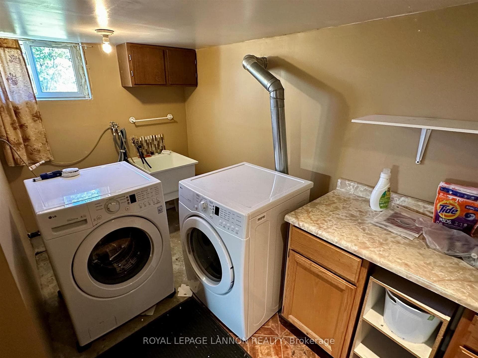209 Regina Avenue photo 12