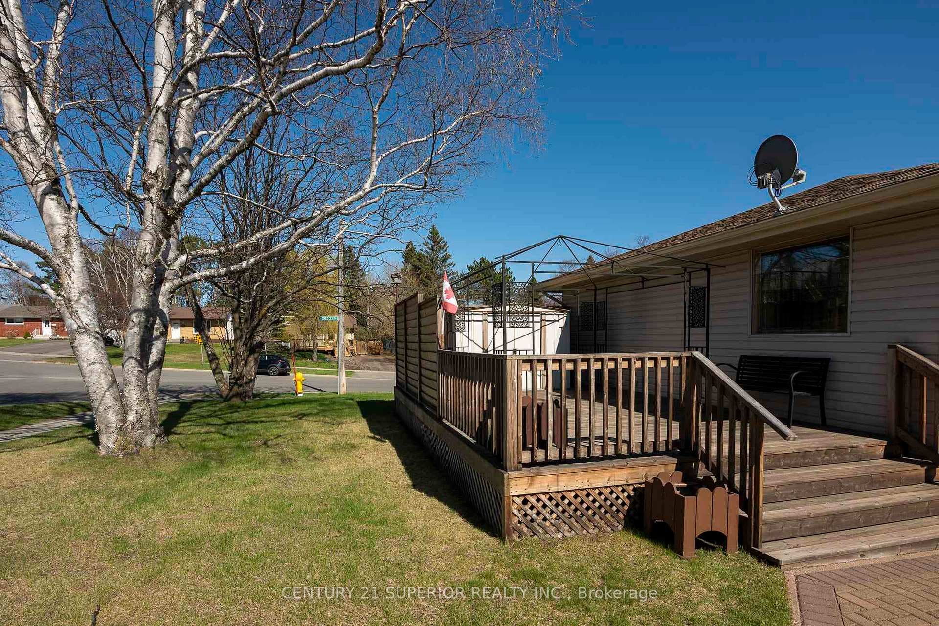 105 Hinton Ave photo 41