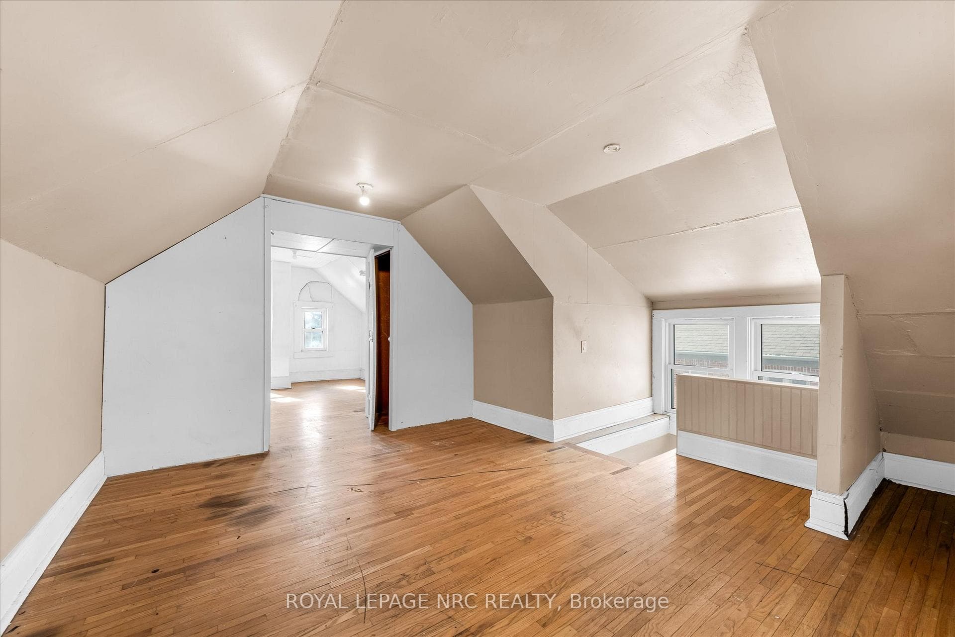 4878 Stamford Street photo 31
