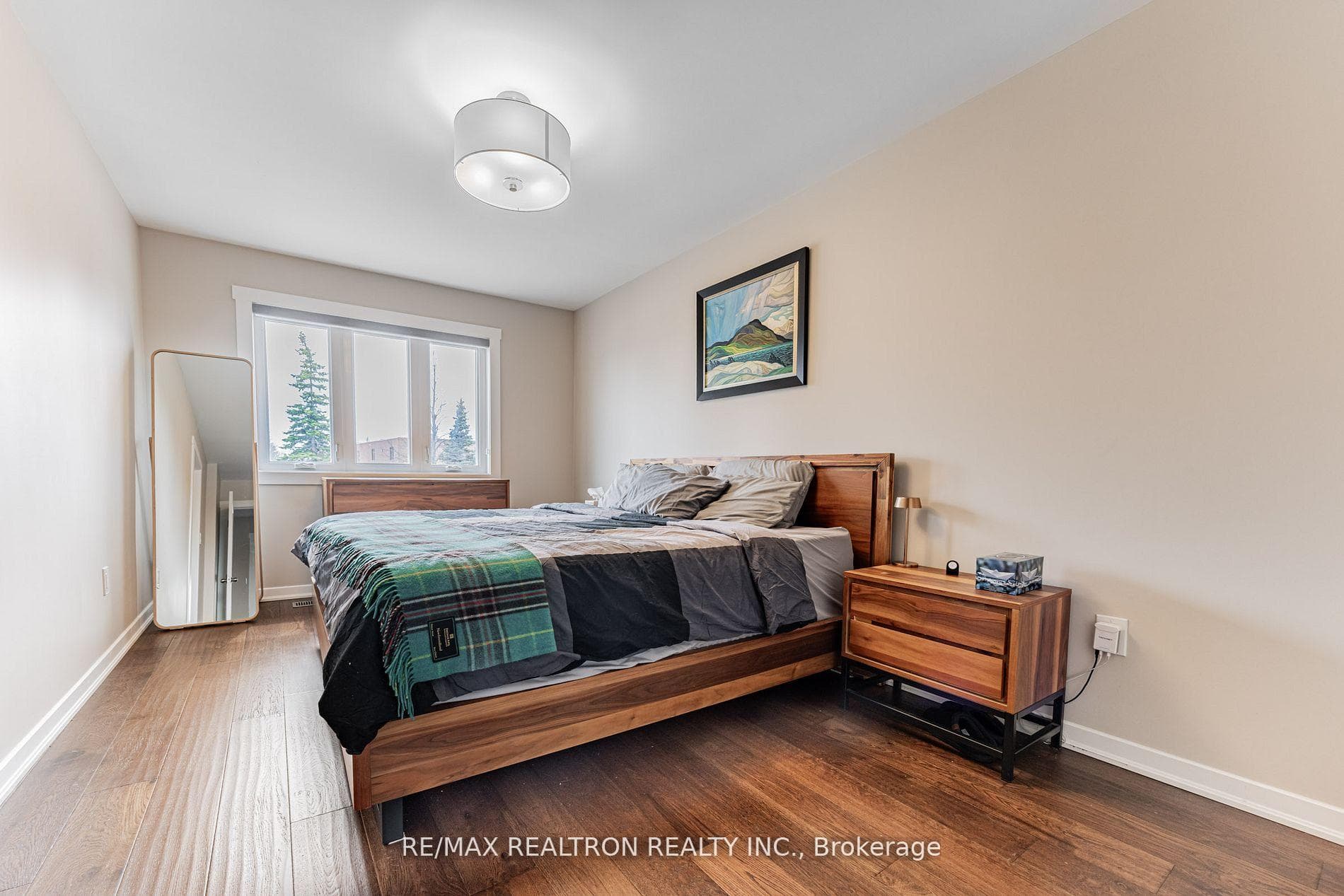 533 Carberry Street photo 24