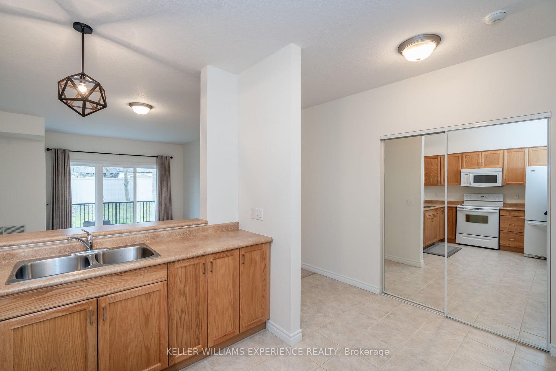 19B Yonge Street Unit 103 photo 10