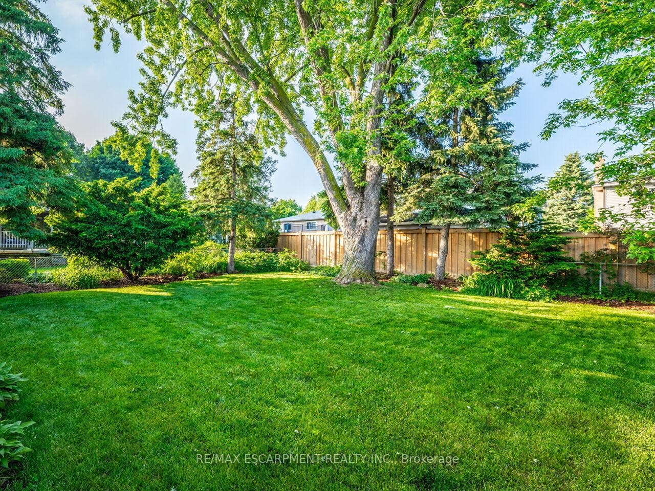 97 MacDonald Crescent photo 37
