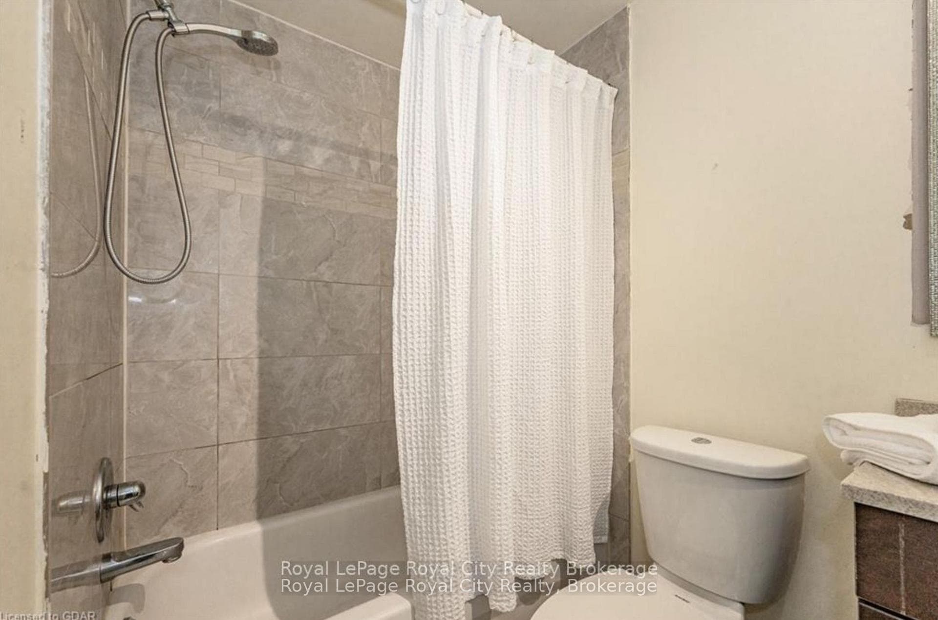 180 MARKSAM Road Unit 80 photo 32
