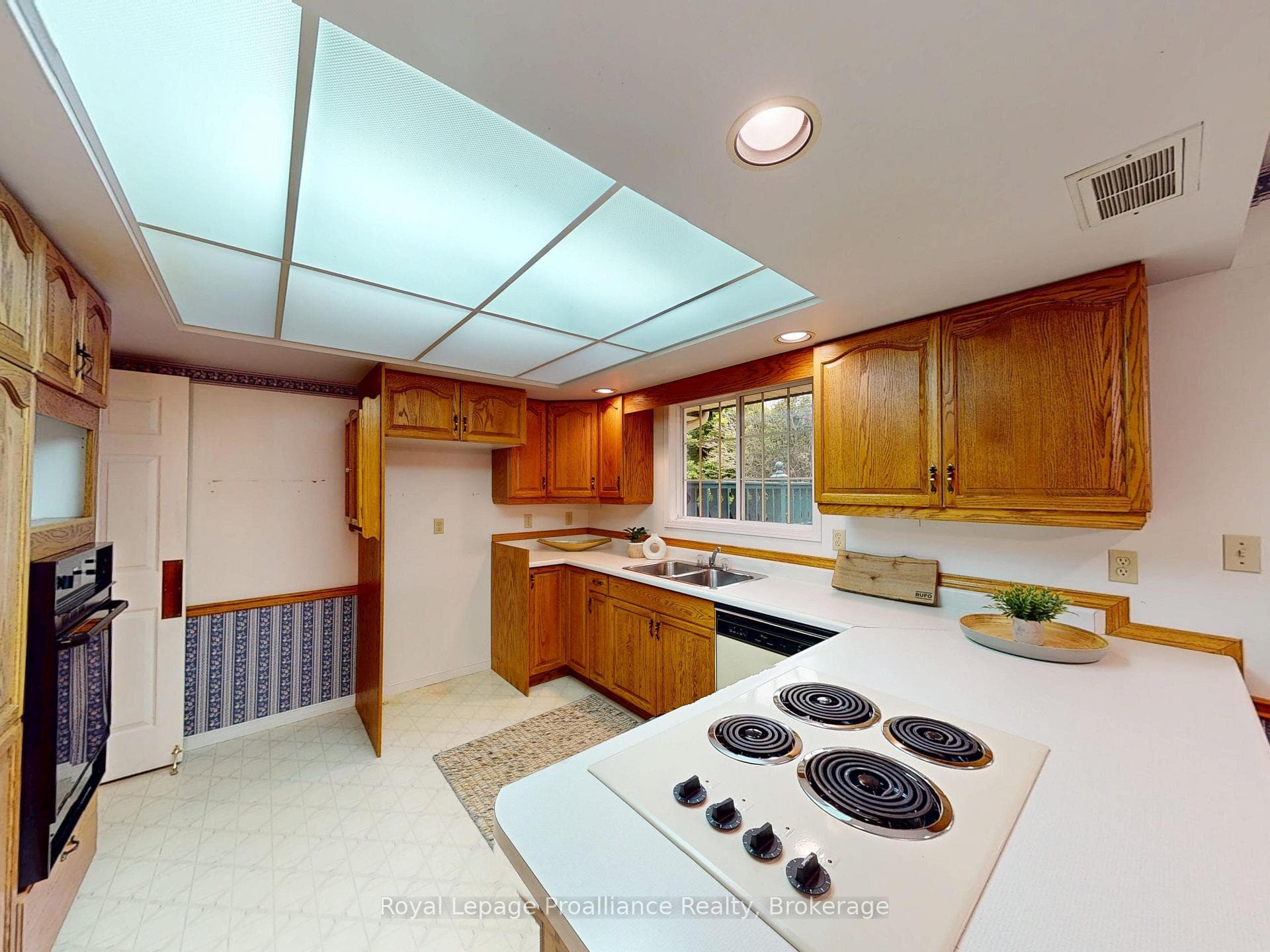 88 Westwind Crescent photo 24