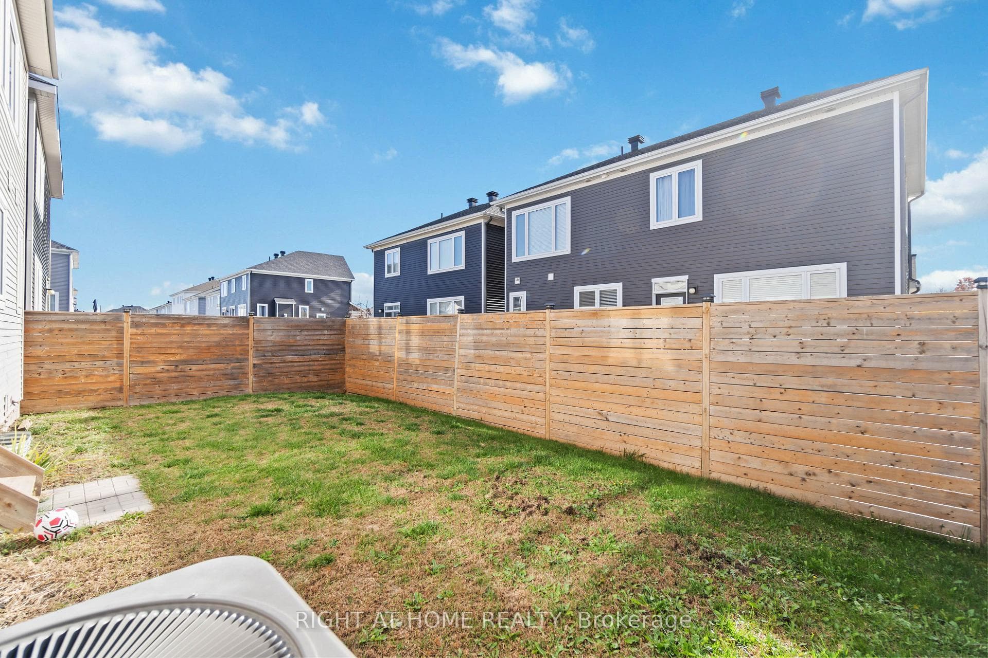 503 PONTHIEU Circle photo 32