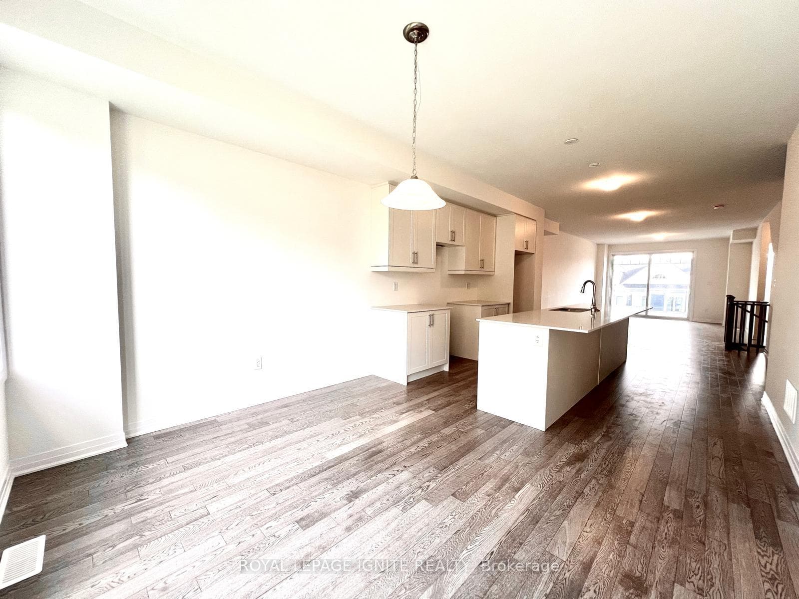 552 Hudson Crescent photo 6