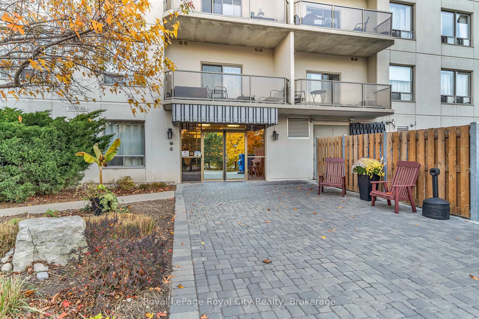 60 WYNDHAM Street Unit 311 photo 2