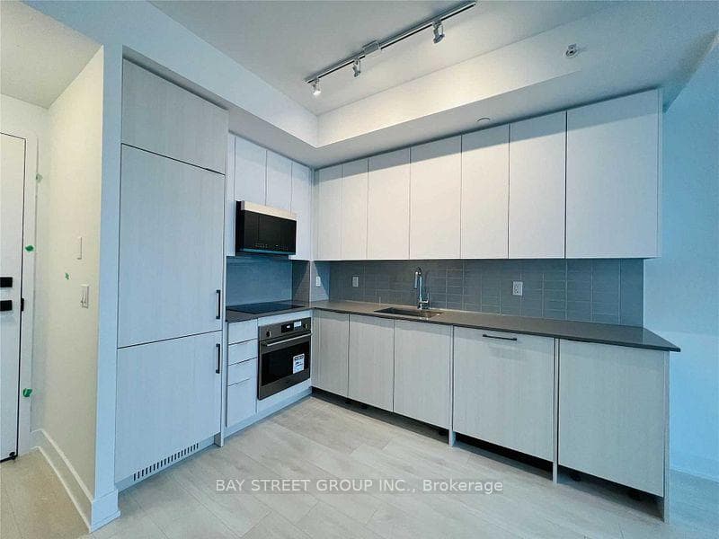 2485 Taunton Road Unit 822 photo 5