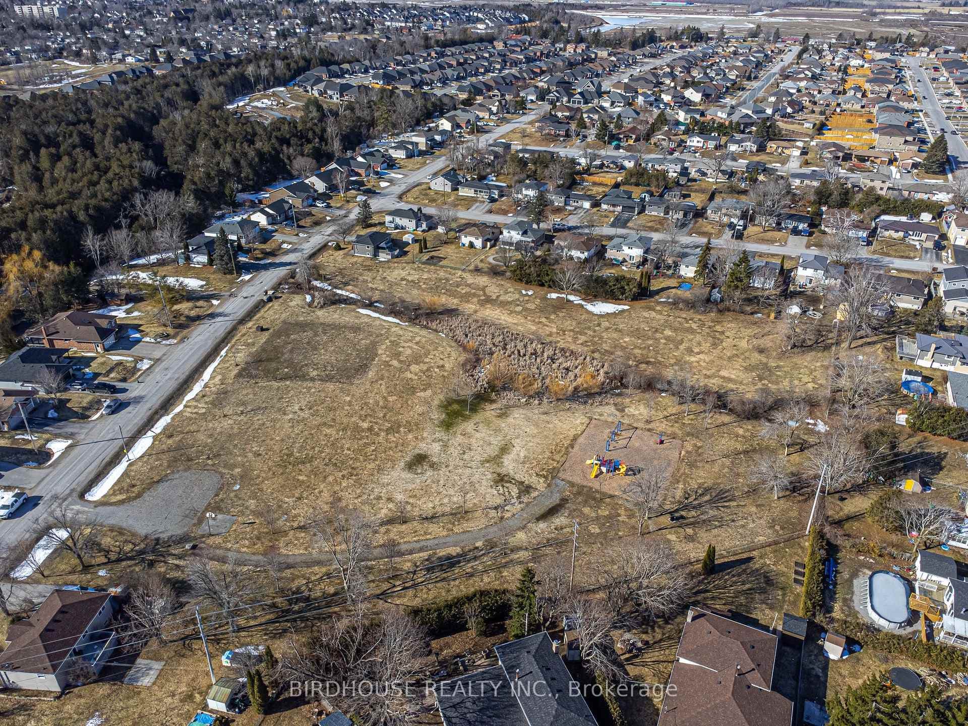 18 Mohawk Drive photo 34
