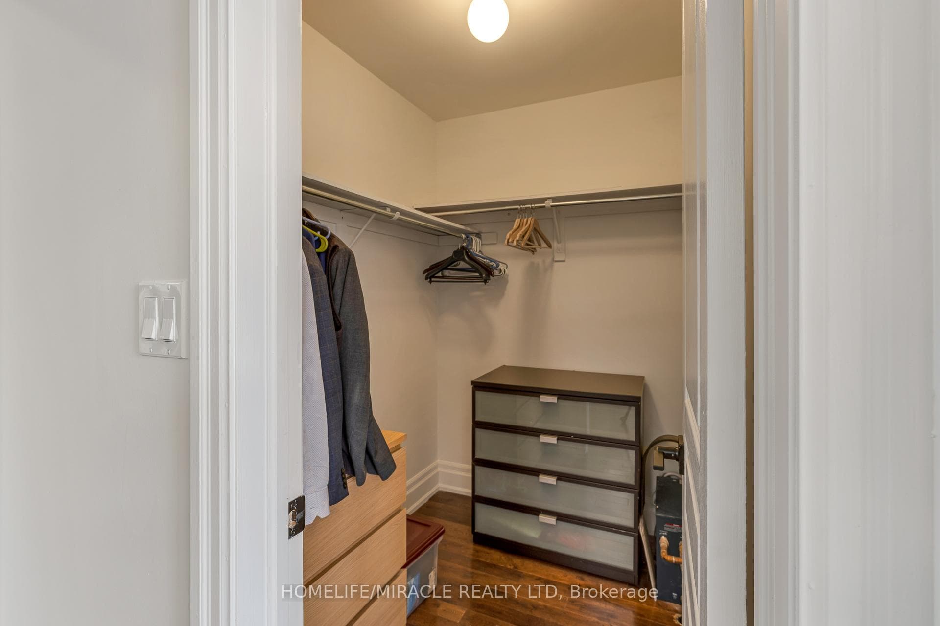 2299 Glazebrook Circle photo 18