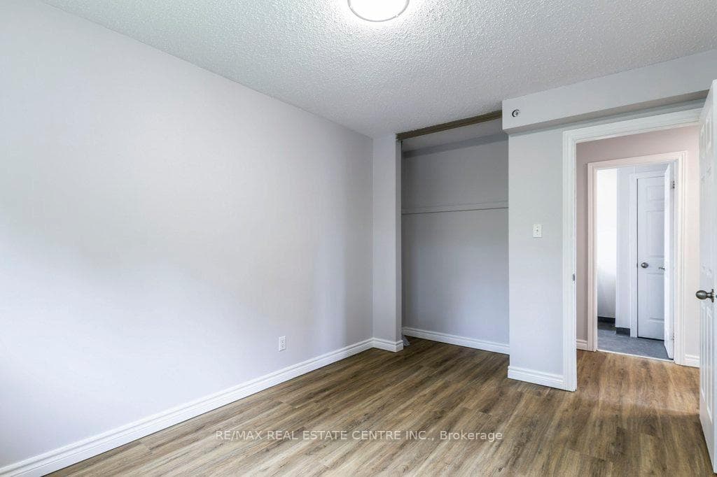 364 Meadowbrook Drive photo 17