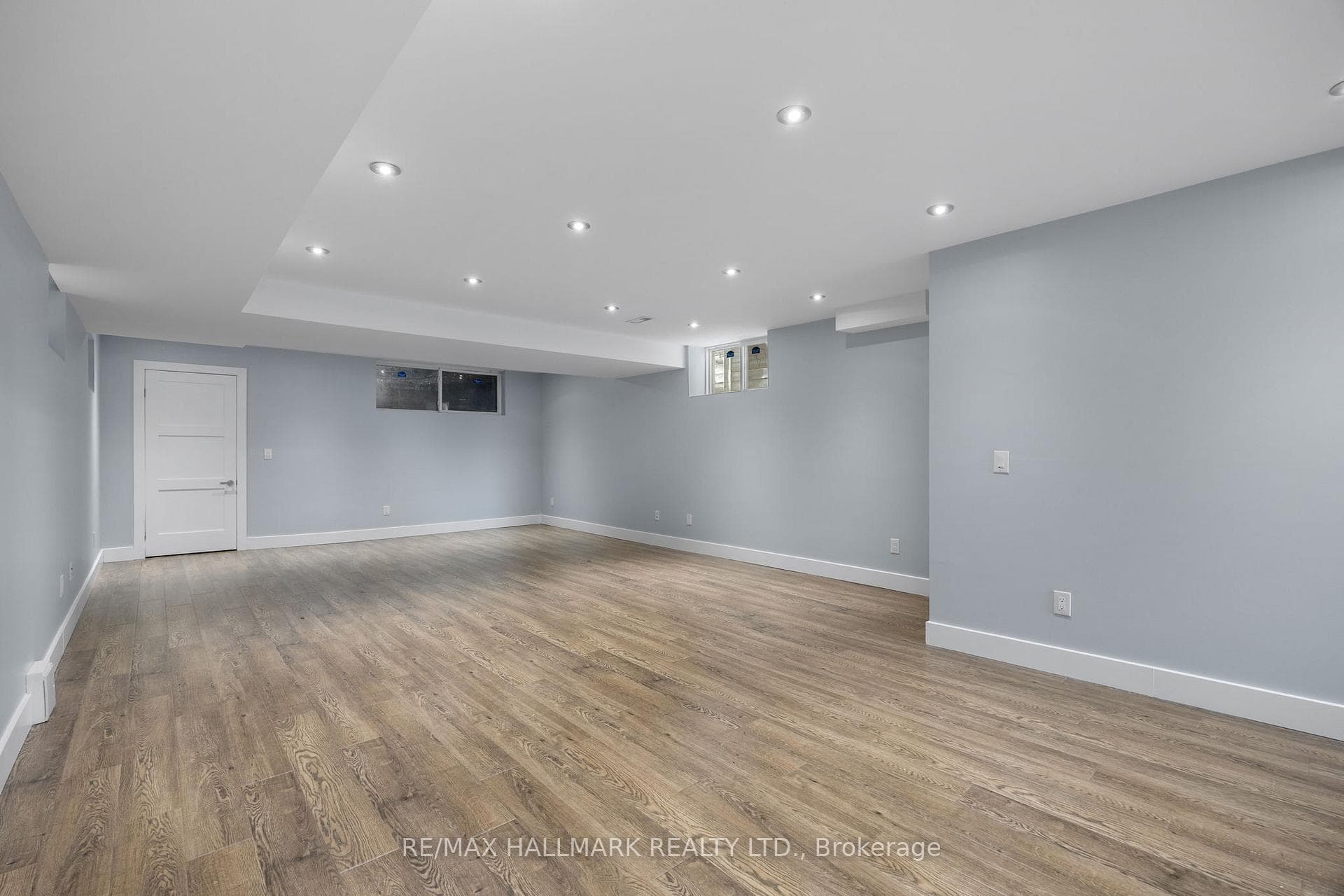 1549 Dundas Street photo 27