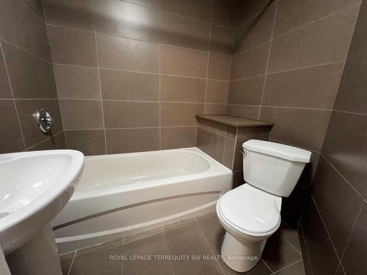 213 Queen Street Unit 6 photo 9