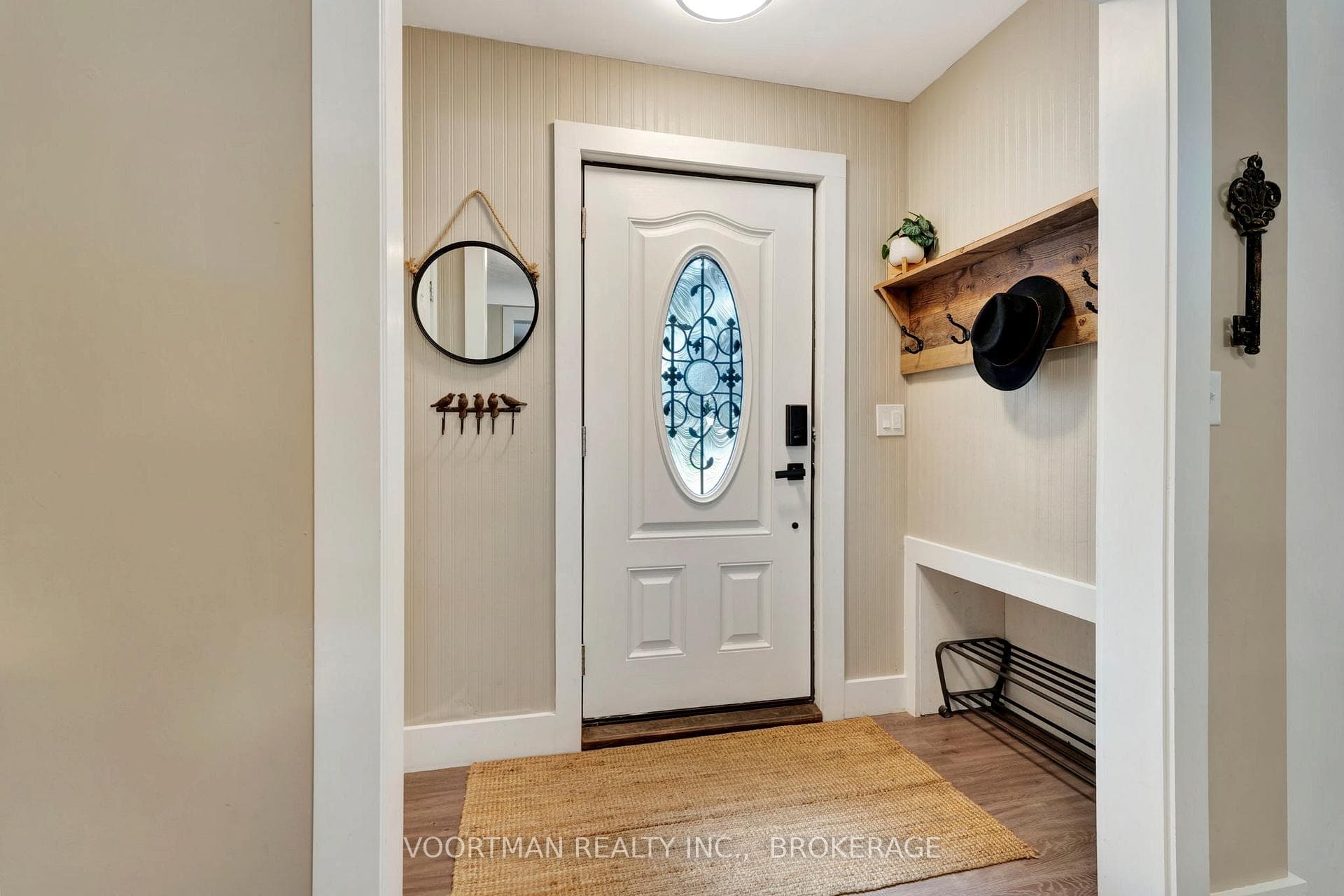 39 GARDEN Avenue photo 3