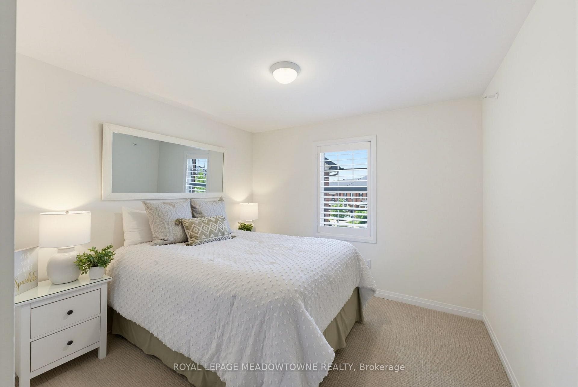 779 Banks Crescent photo 21