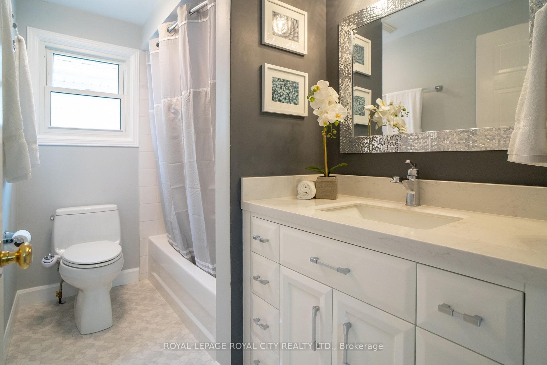 228 Tait Crescent photo 6