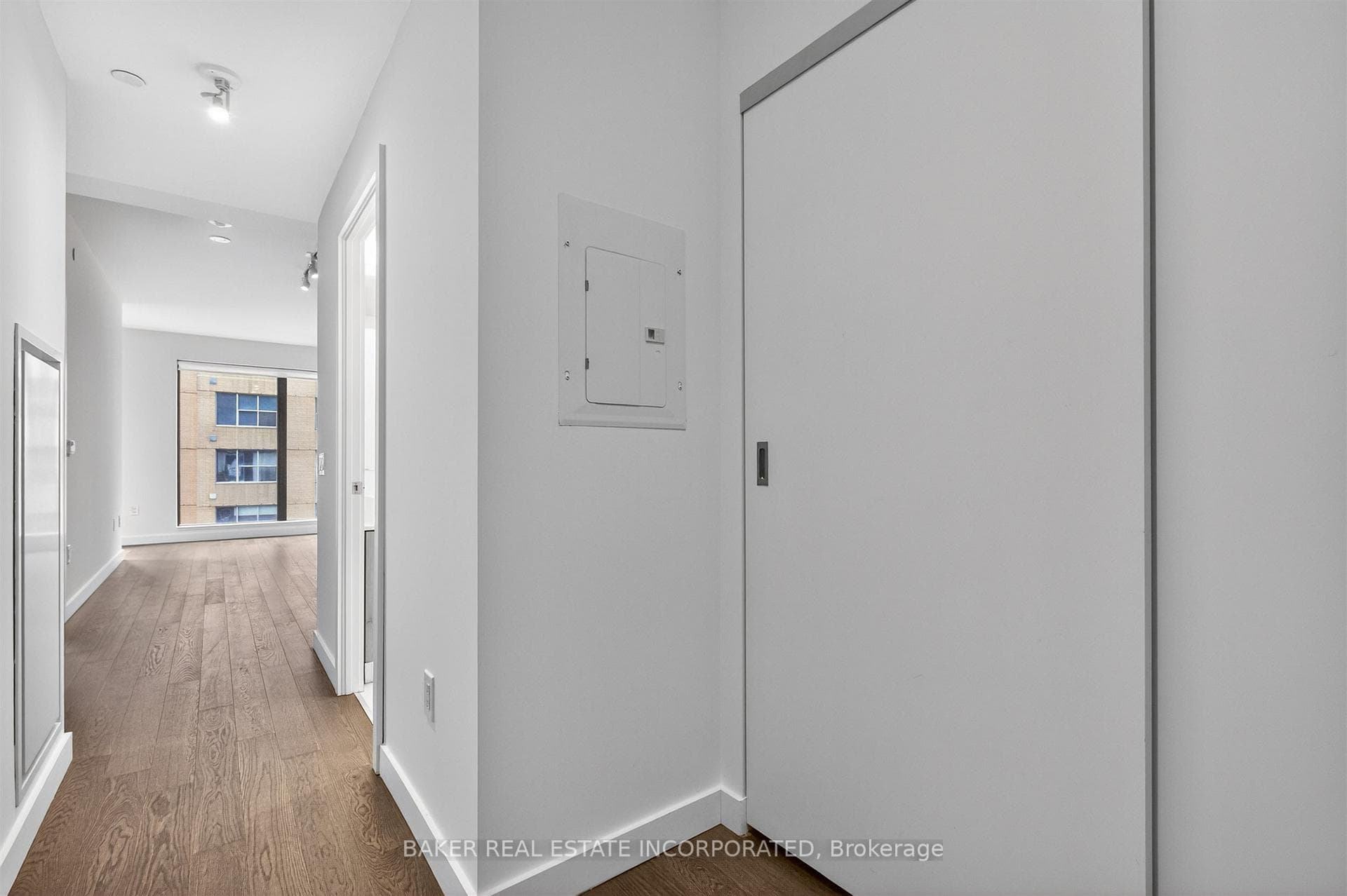 Unit 414 - Foyer