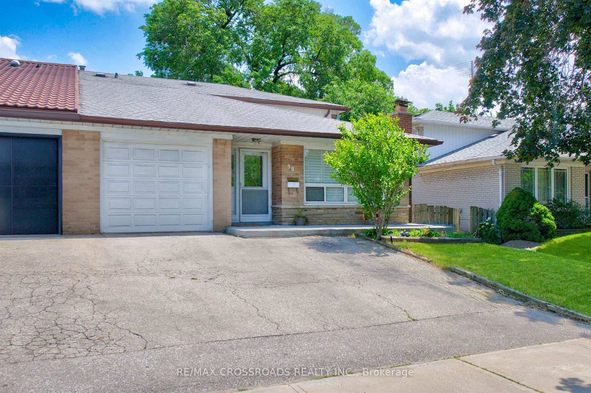 98 Willowridge Road photo 1