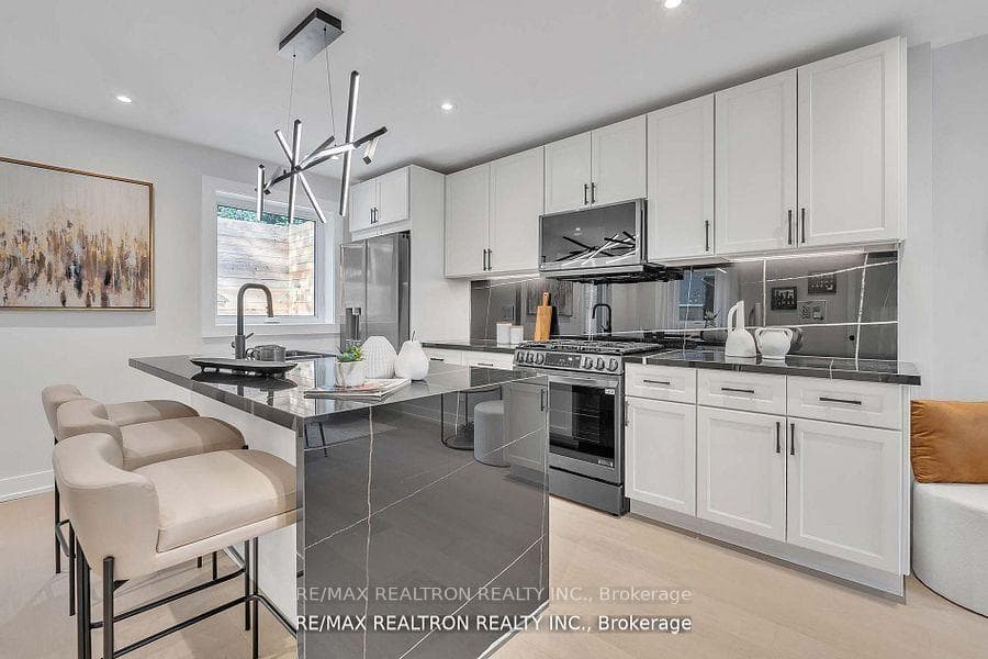 254 Hastings Avenue photo 2