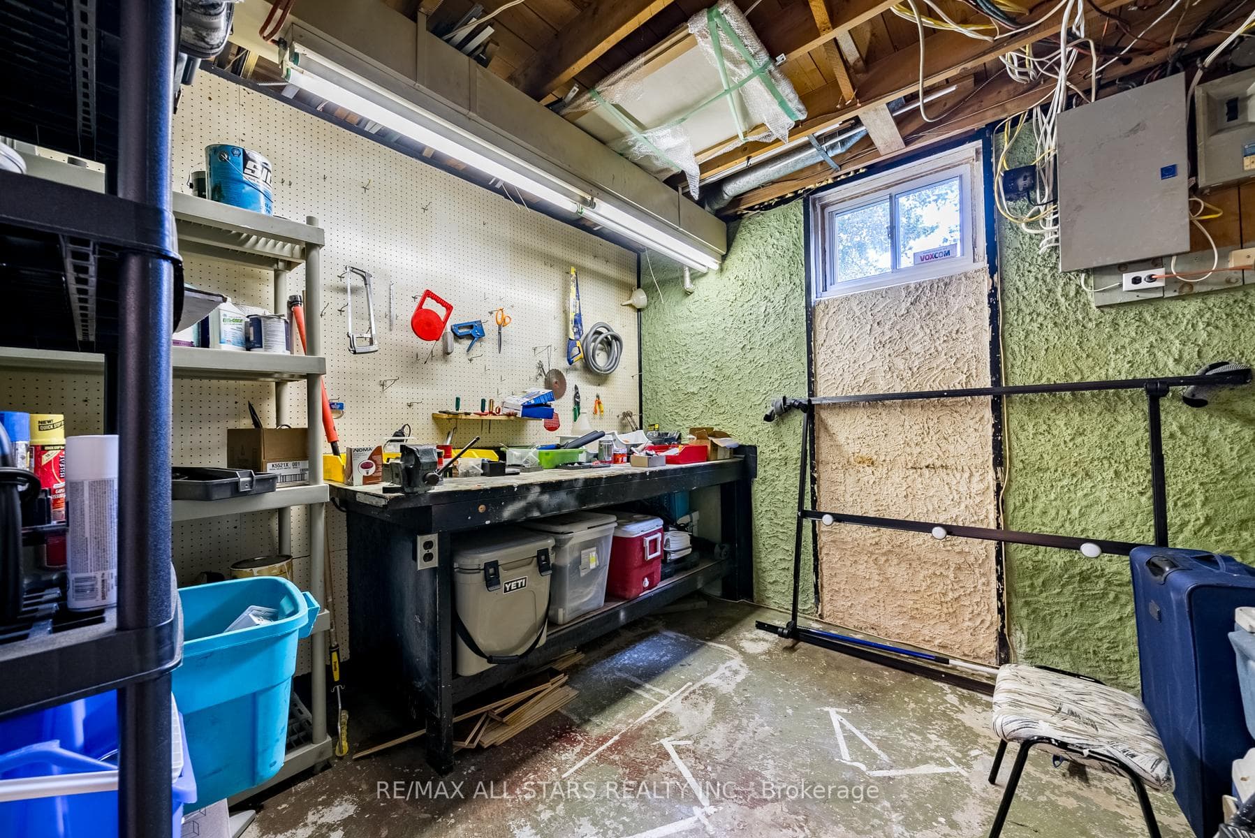 586 Rupert Avenue photo 32