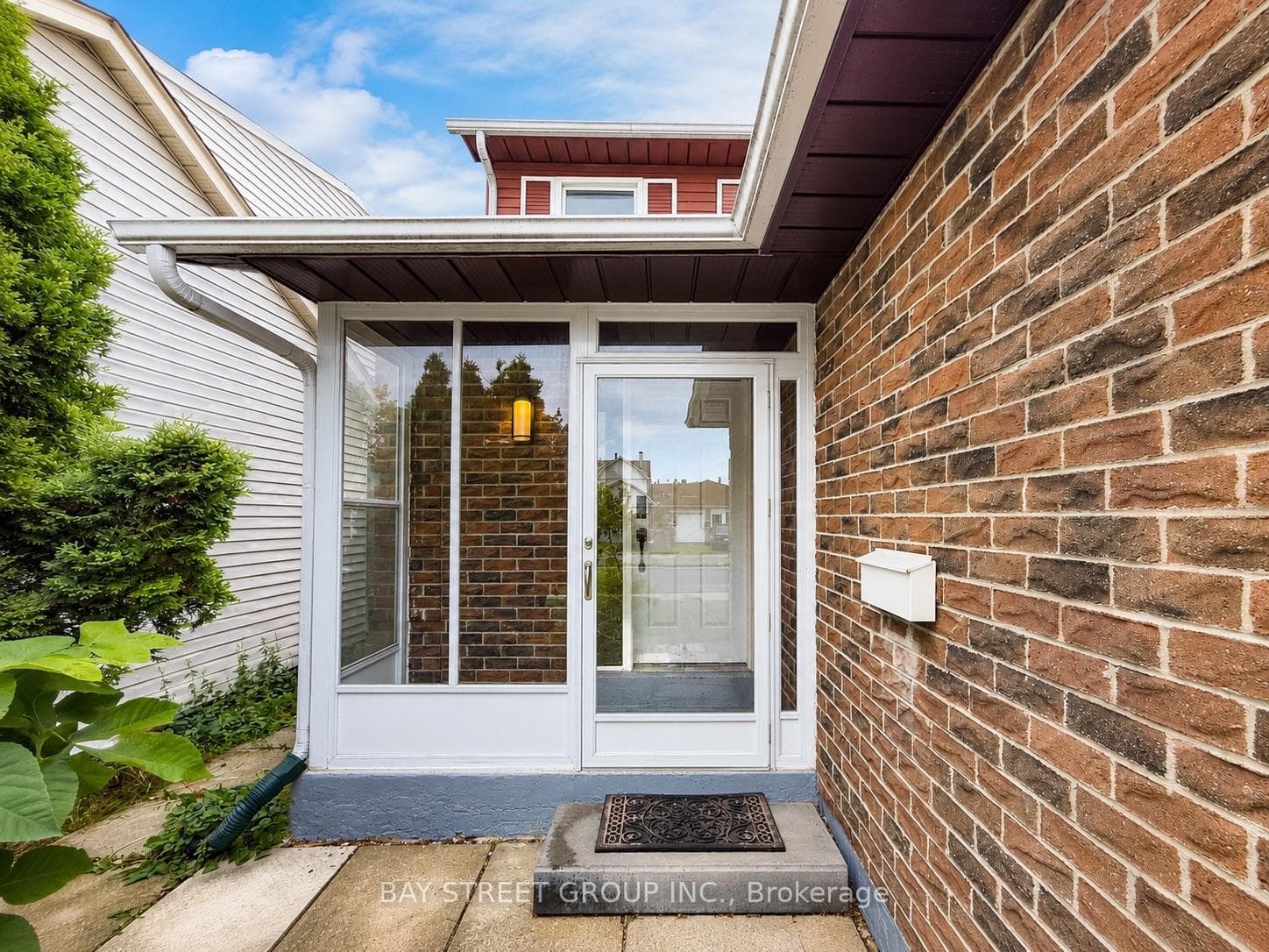 82 Radwell Crescent photo 3