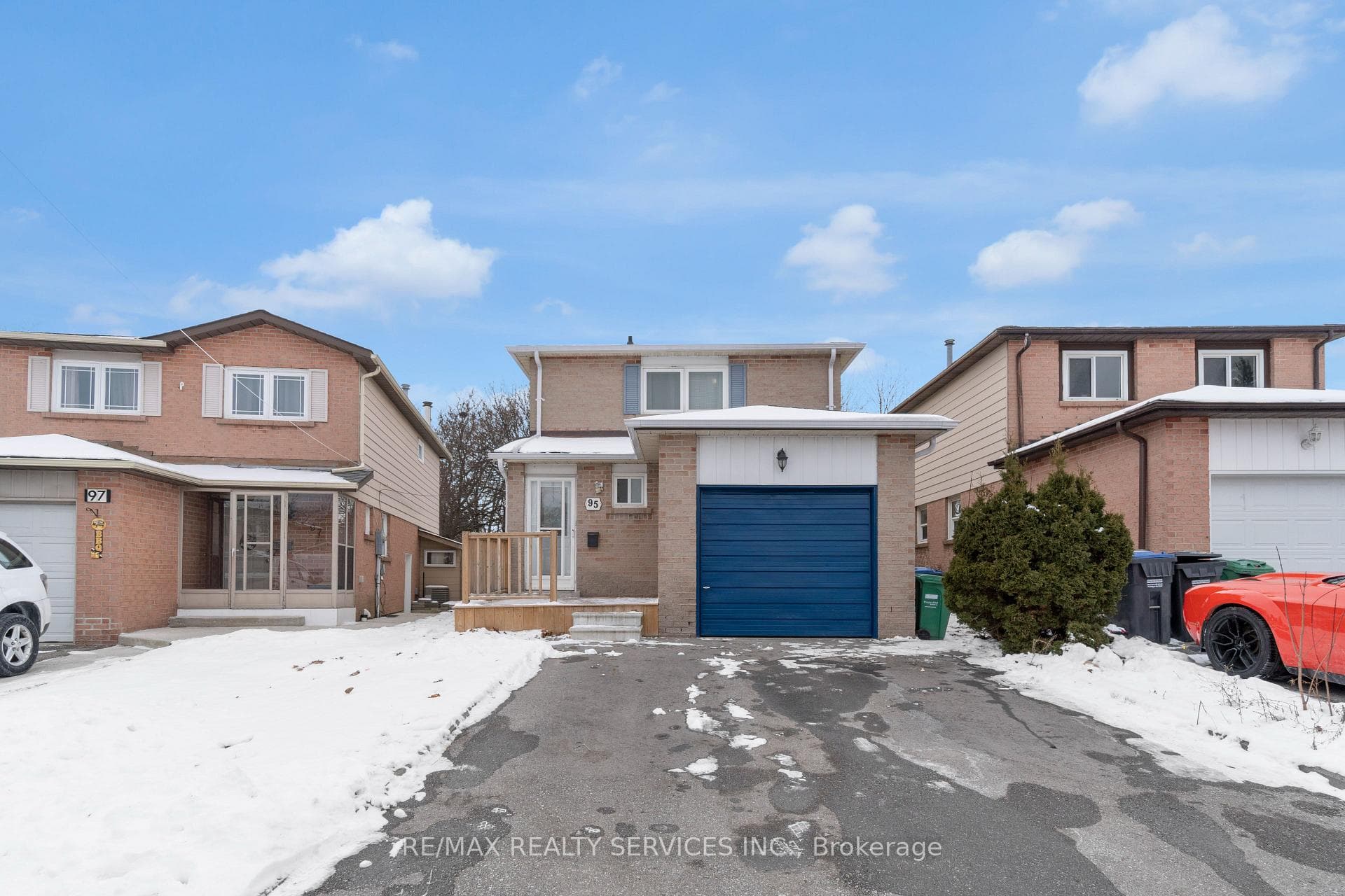 95 Martindale Crescent photo 1