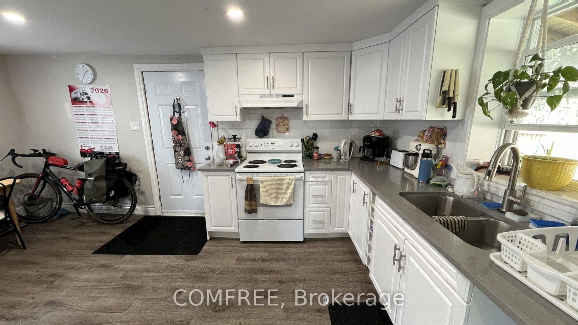 21 Monroe Avenue photo 4