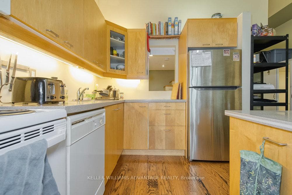 160 Baldwin Street Unit 318 photo 17
