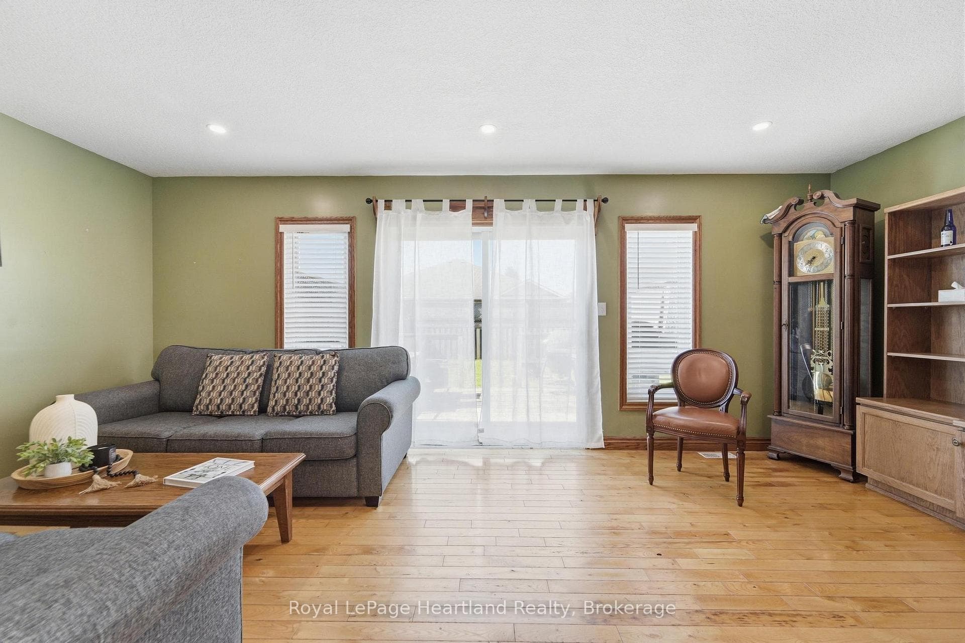 480 Mowat Street photo 8