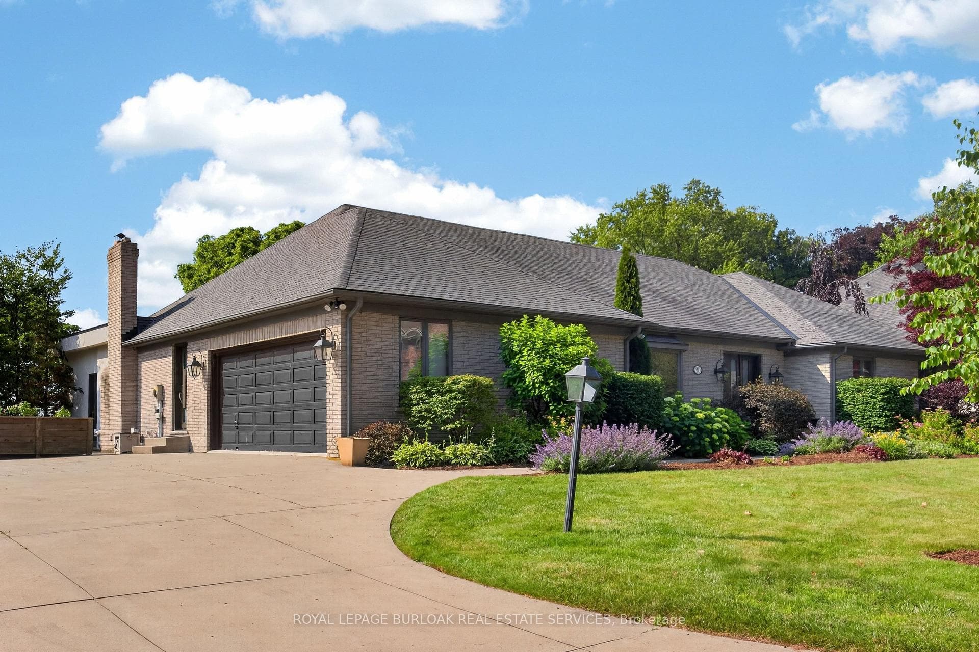 90 Oaklands Park Court photo 44