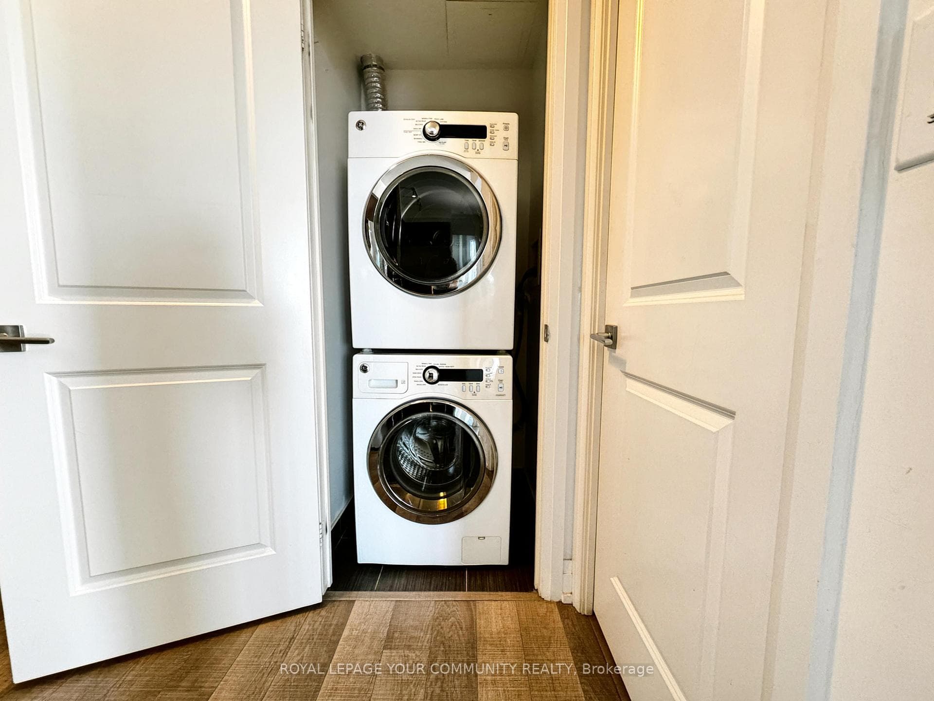 7165 Yonge Street Unit 1806 photo 4