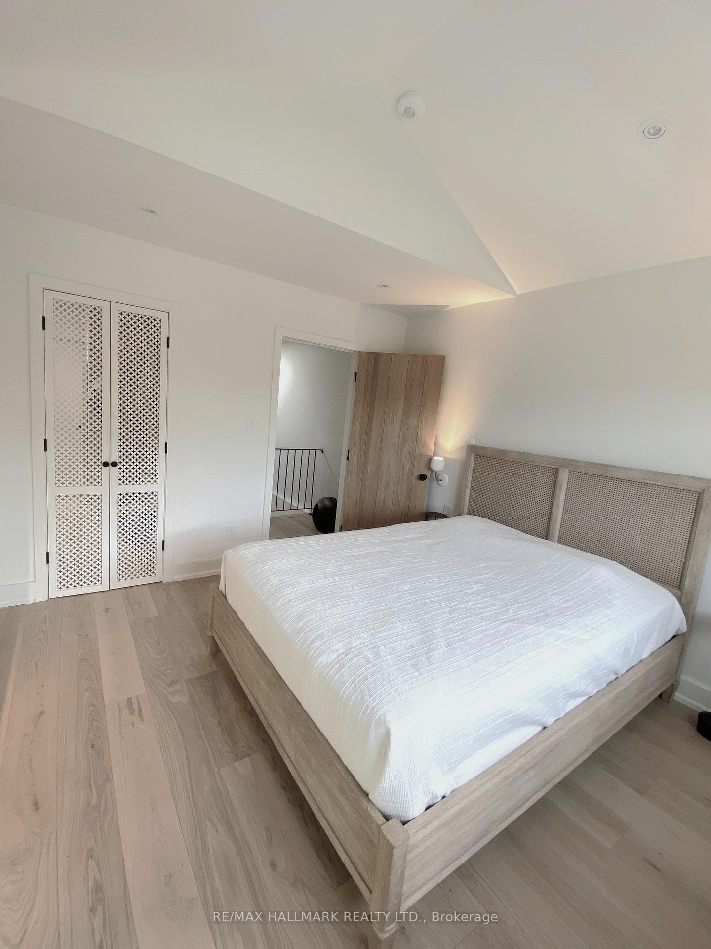 101 Kent Road photo 10