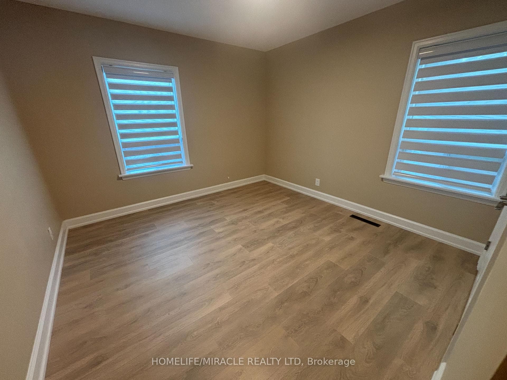 54 Hawman Avenue Unit Upper floor suite photo 8