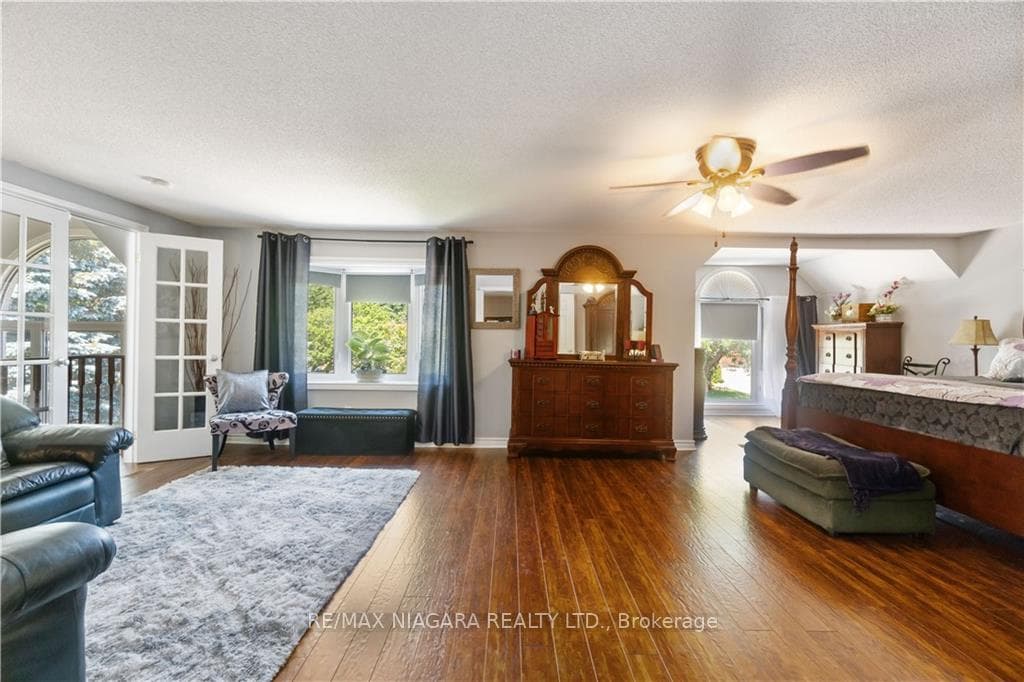 10 Meadowbrook Lane photo 23