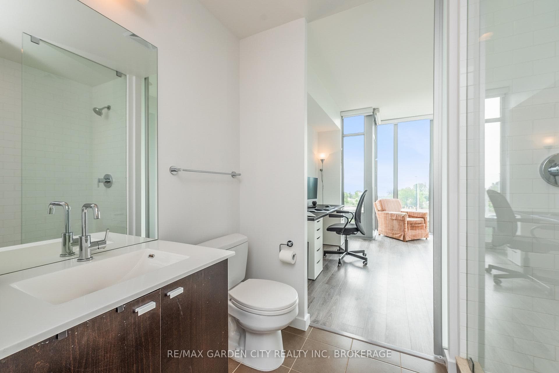 103 The Queensway N/A Unit 405 photo 21