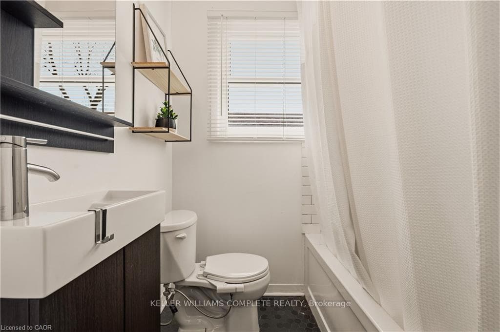 148 Huxley Avenue photo 20