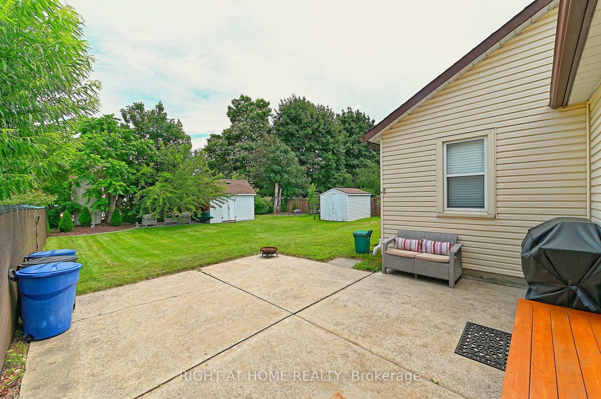 446 Geneva Street photo 45