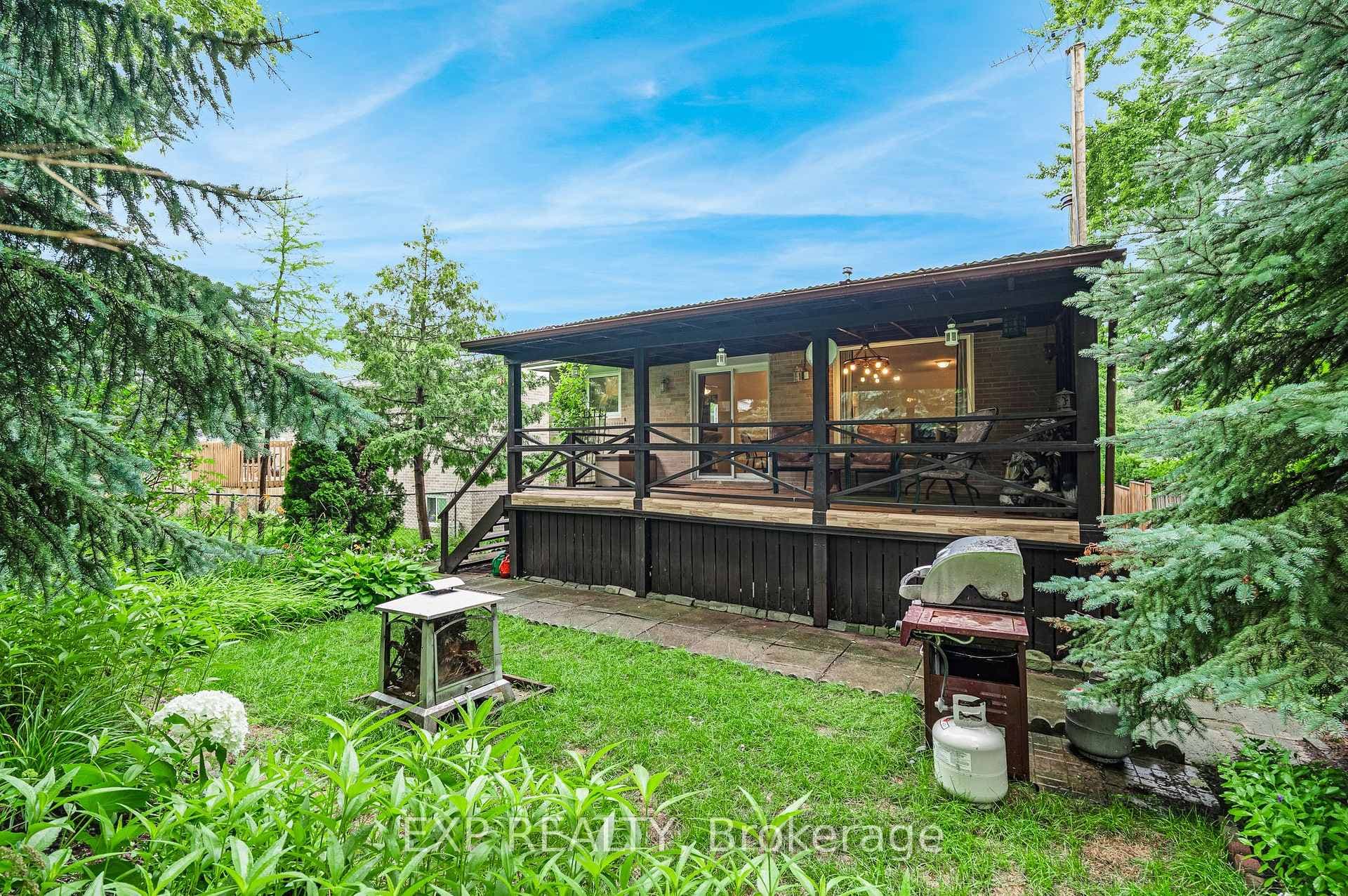 639 Irwin Crescent photo 43