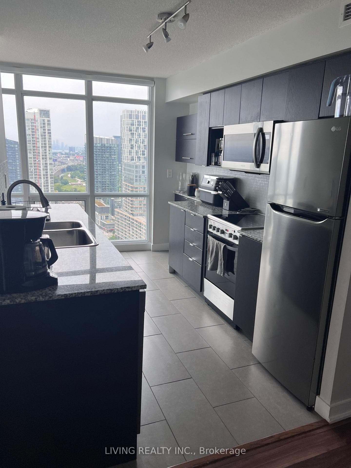 15 Fort York Boulevard Unit 3712 photo 5