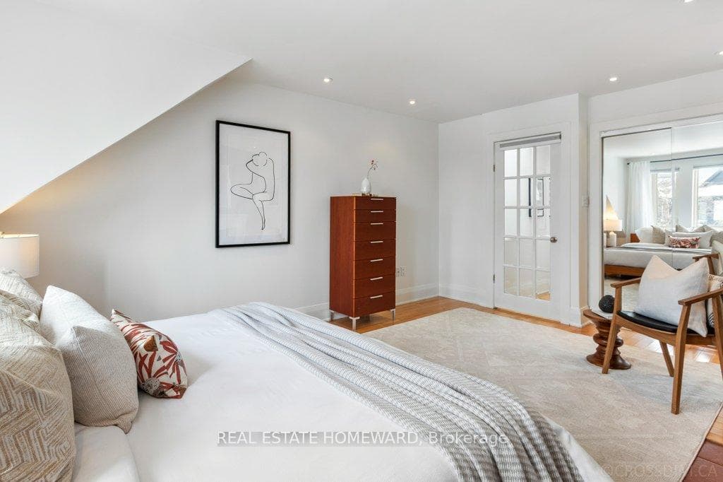 9 Bertmount Avenue photo 28